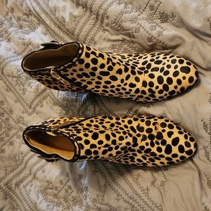 Isaac Mizrahi Leopard print pony hair ankle wedge Booties.  Size 10